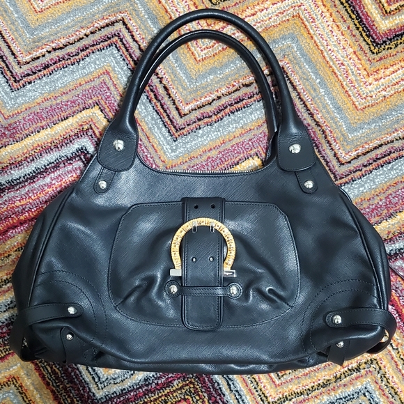 Salvatore Ferragamo Black Gancini Leather Shoulder Bag - Picture 2 of 14